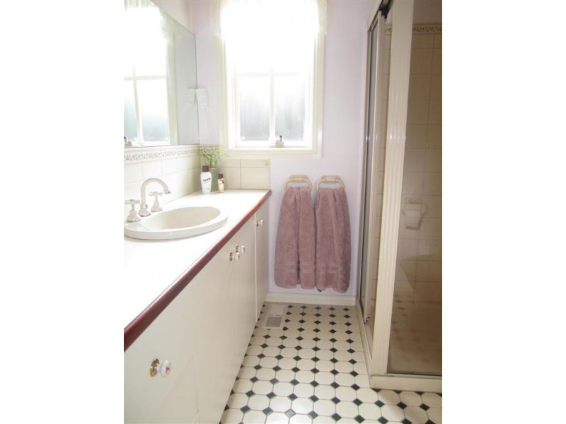 4 Fairbairn Grove, Sunbury VIC 3429