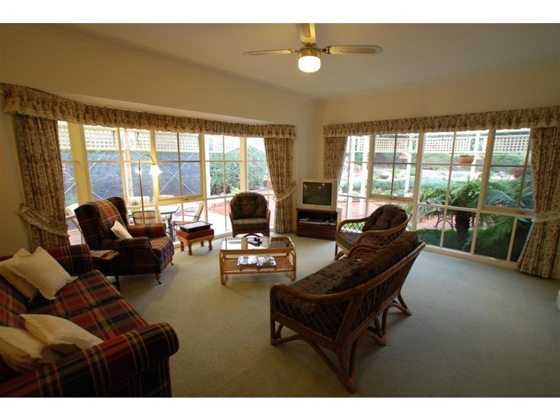 4 Fairbairn Grove, Sunbury VIC 3429