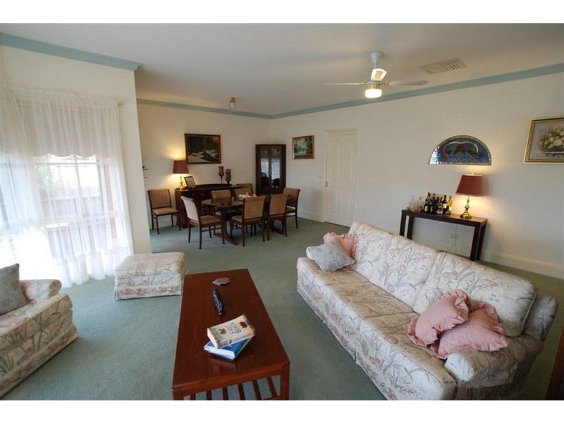 4 Fairbairn Grove, Sunbury VIC 3429