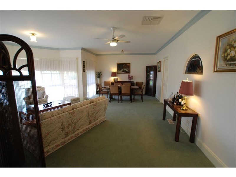 4 Fairbairn Grove, Sunbury VIC 3429