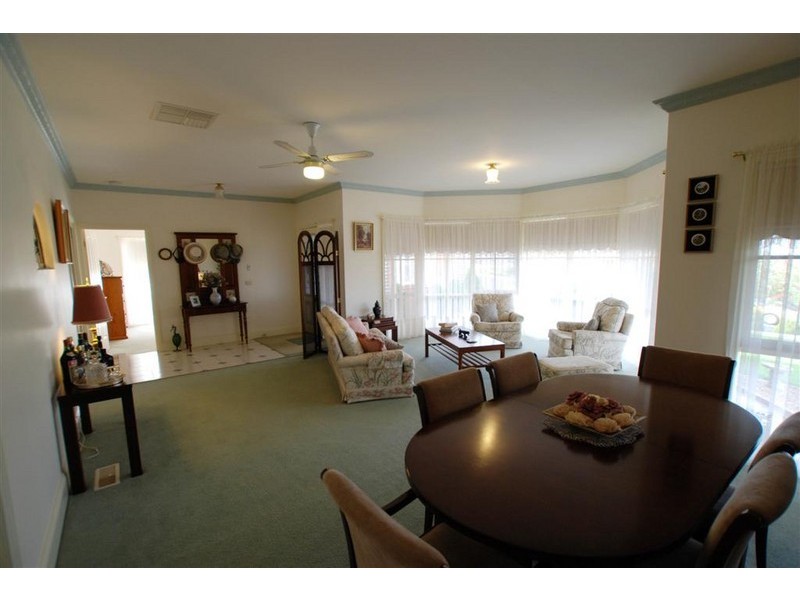 4 Fairbairn Grove, Sunbury VIC 3429