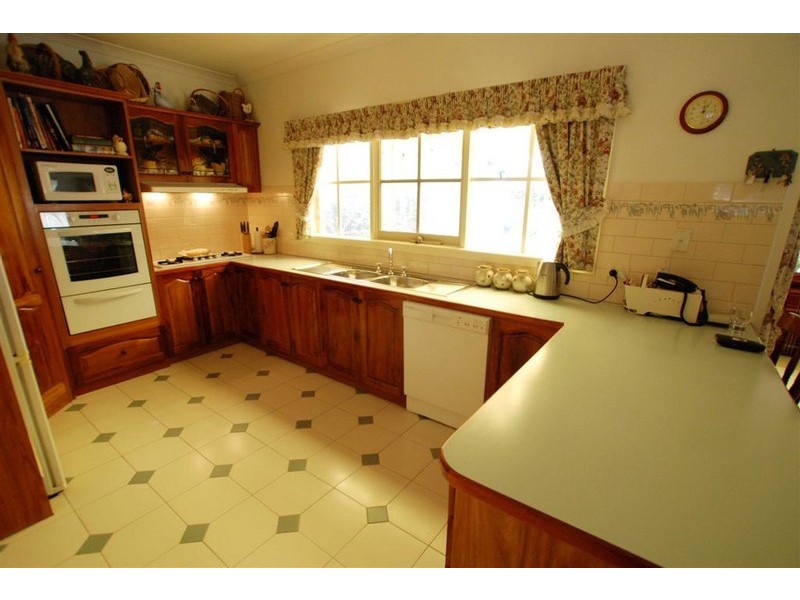 4 Fairbairn Grove, Sunbury VIC 3429