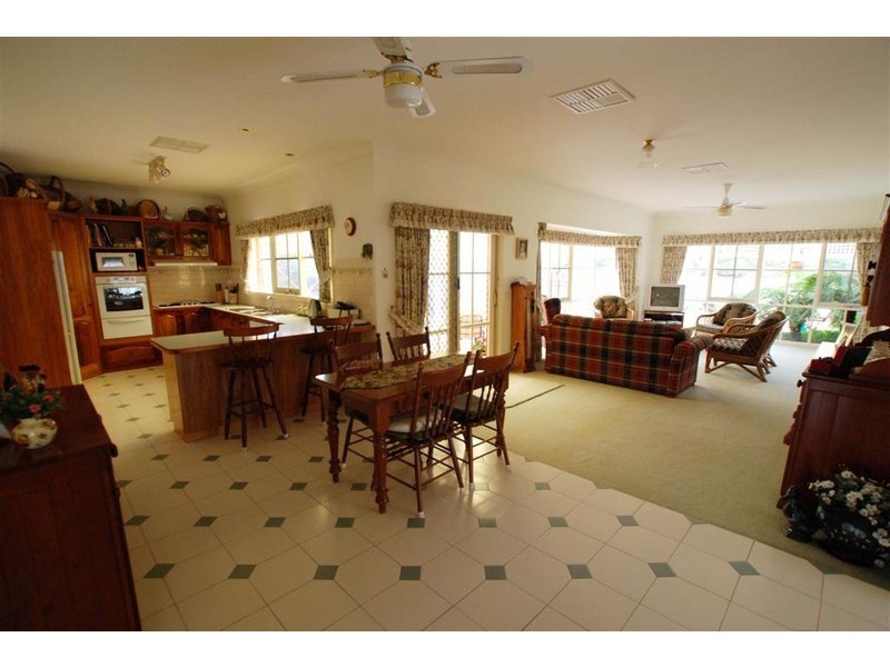 4 Fairbairn Grove, Sunbury VIC 3429