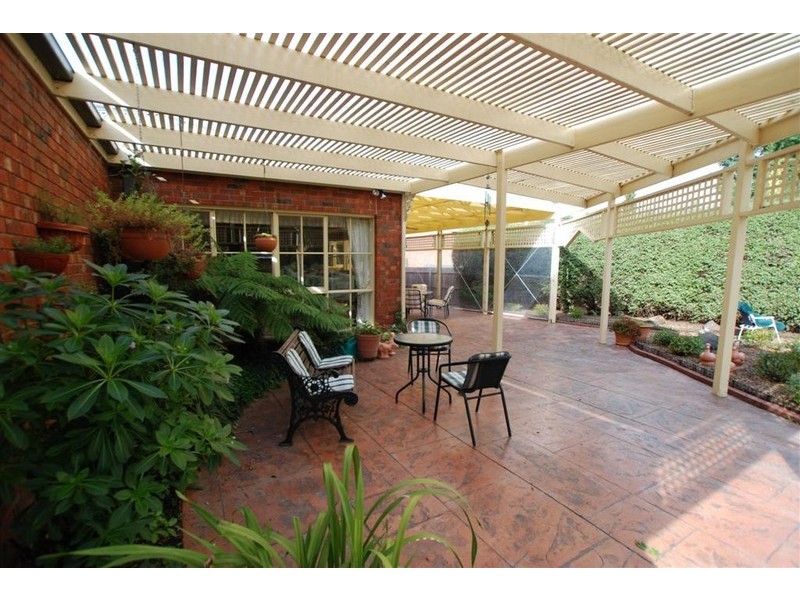 4 Fairbairn Grove, Sunbury VIC 3429