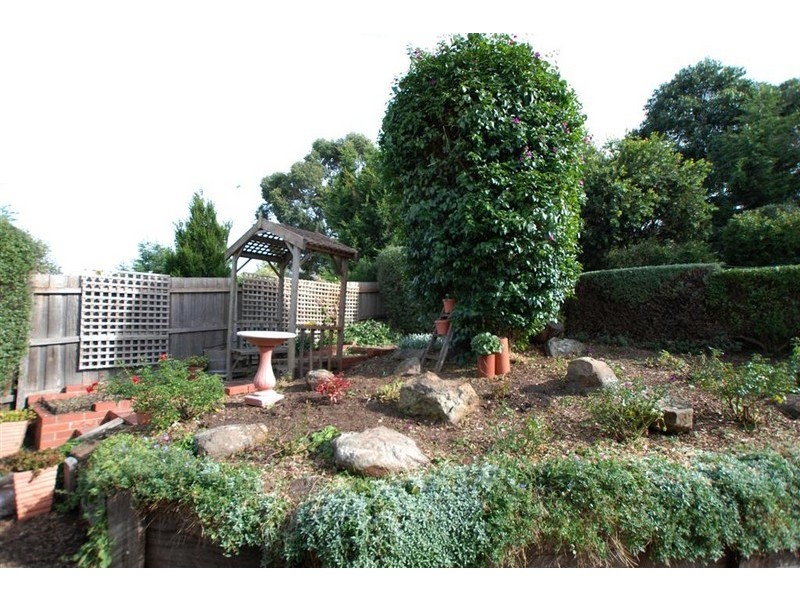 4 Fairbairn Grove, Sunbury VIC 3429