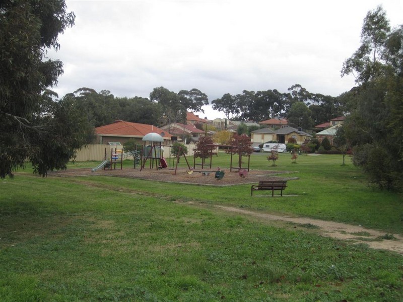 4 Fairbairn Grove, Sunbury VIC 3429