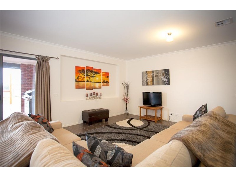 24 Towerbridge Rise, Sunbury VIC 3429
