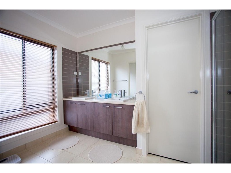 24 Towerbridge Rise, Sunbury VIC 3429