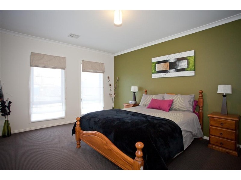 24 Towerbridge Rise, Sunbury VIC 3429