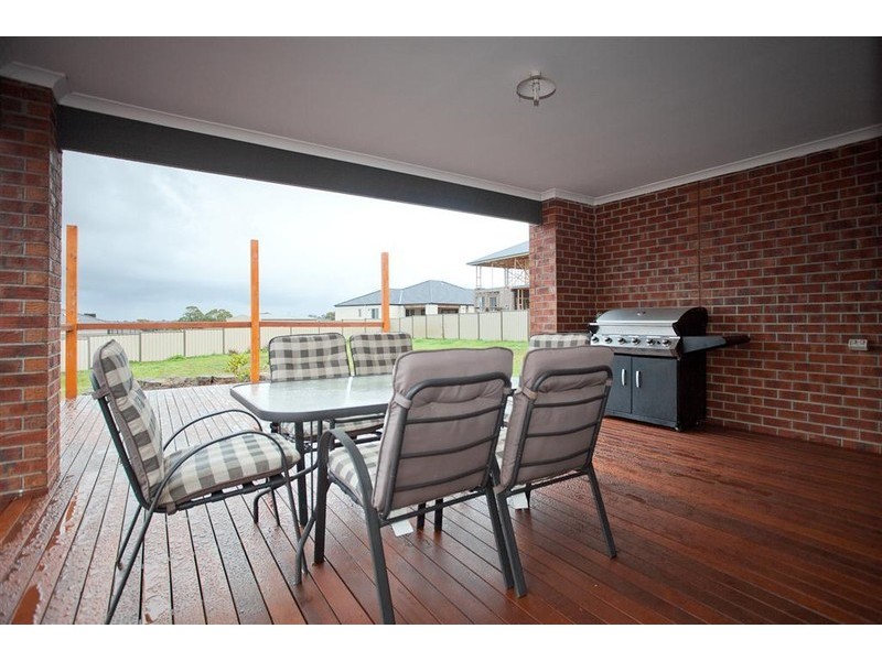24 Towerbridge Rise, Sunbury VIC 3429