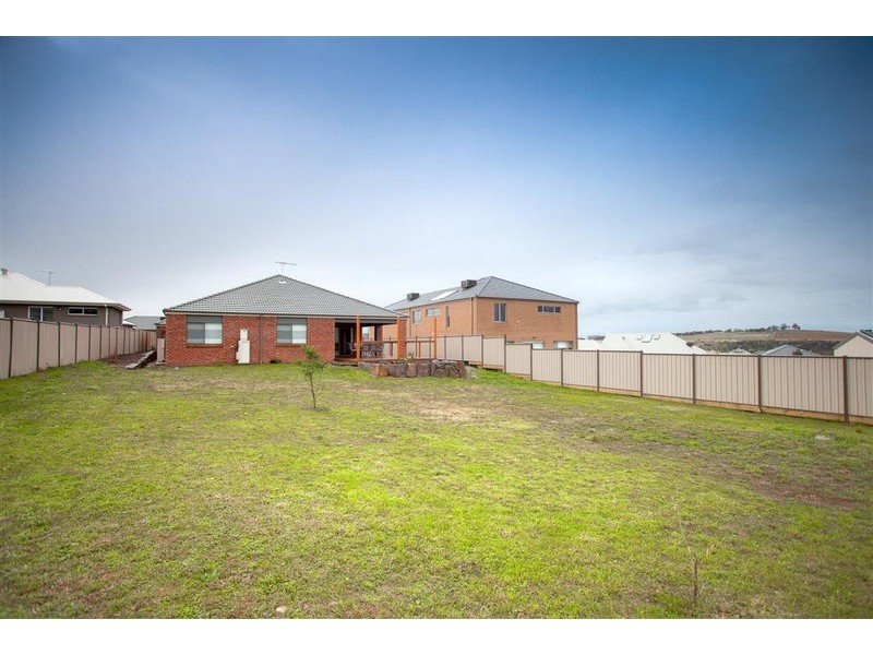 24 Towerbridge Rise, Sunbury VIC 3429