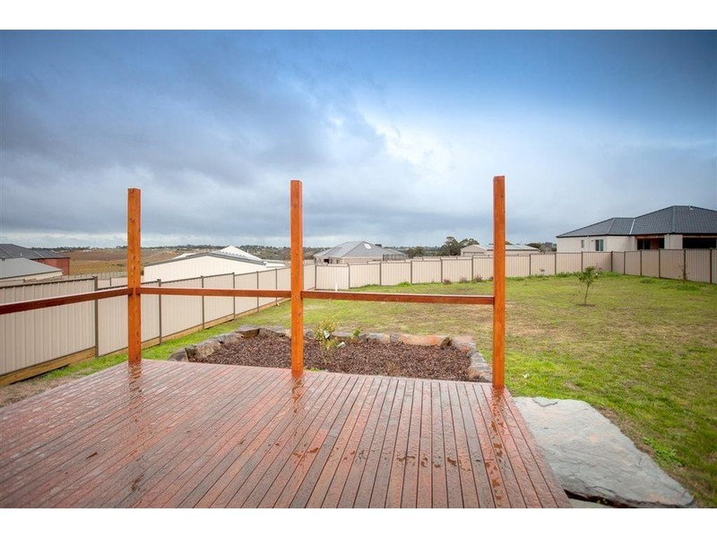 24 Towerbridge Rise, Sunbury VIC 3429