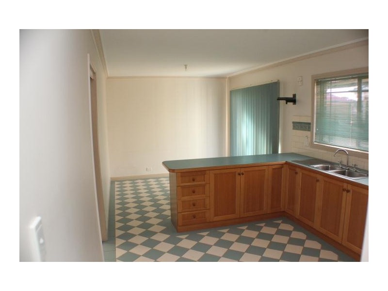 2/16 Harker Street, Sunbury VIC 3429