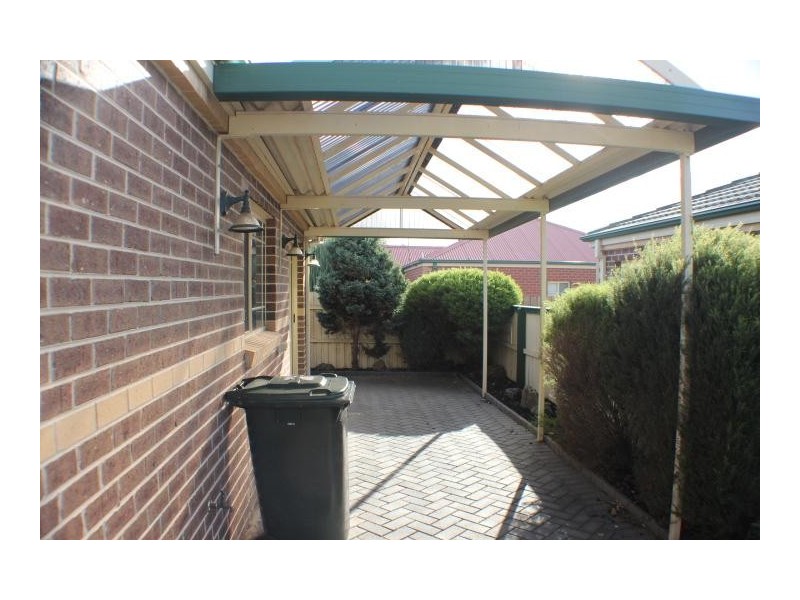 2/16 Harker Street, Sunbury VIC 3429