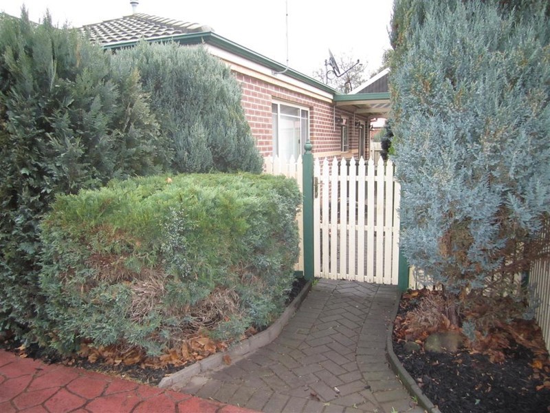 2/16 Harker Street, Sunbury VIC 3429