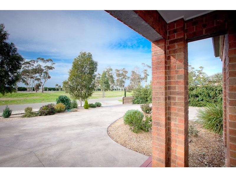 5 Highgrove Drive, Sunbury VIC 3429