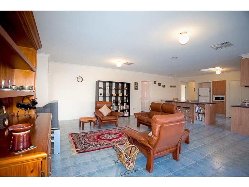 5 Highgrove Drive, Sunbury VIC 3429