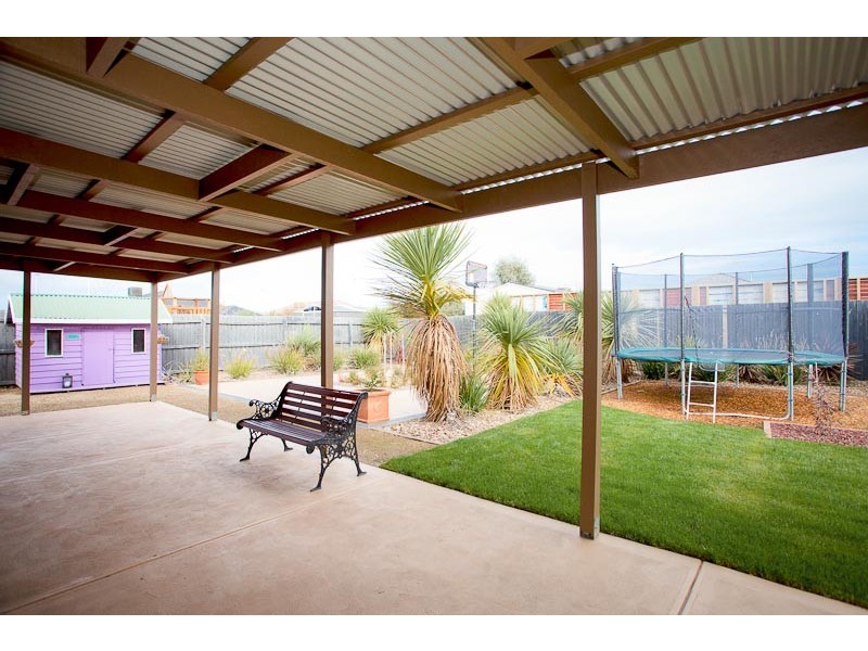 5 Highgrove Drive, Sunbury VIC 3429