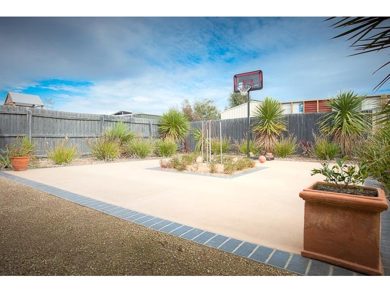 5 Highgrove Drive, Sunbury VIC 3429