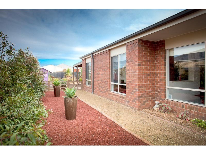5 Highgrove Drive, Sunbury VIC 3429