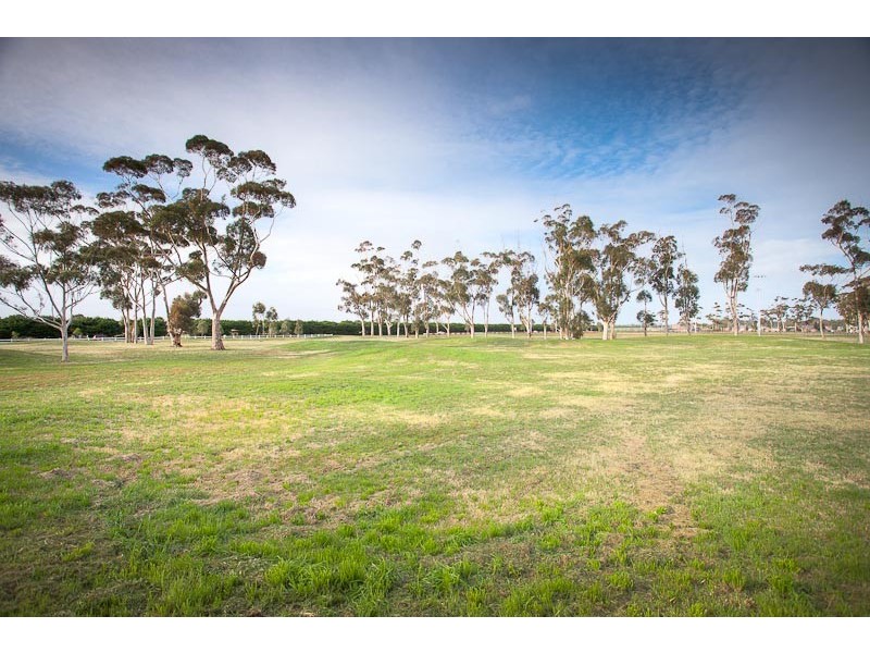 5 Highgrove Drive, Sunbury VIC 3429