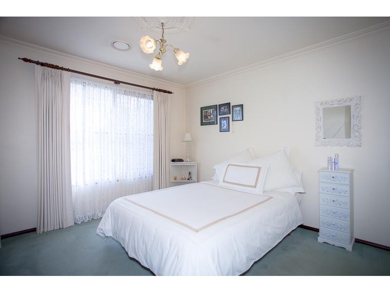 27 Powlett Street, Sunbury VIC 3429