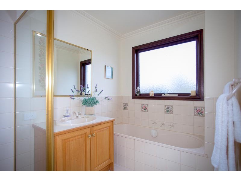 27 Powlett Street, Sunbury VIC 3429