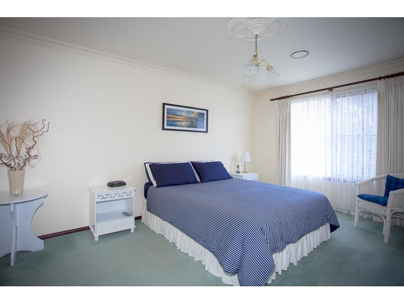 27 Powlett Street, Sunbury VIC 3429