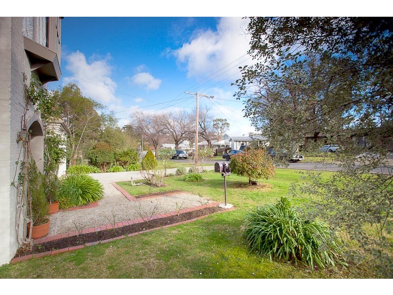 27 Powlett Street, Sunbury VIC 3429