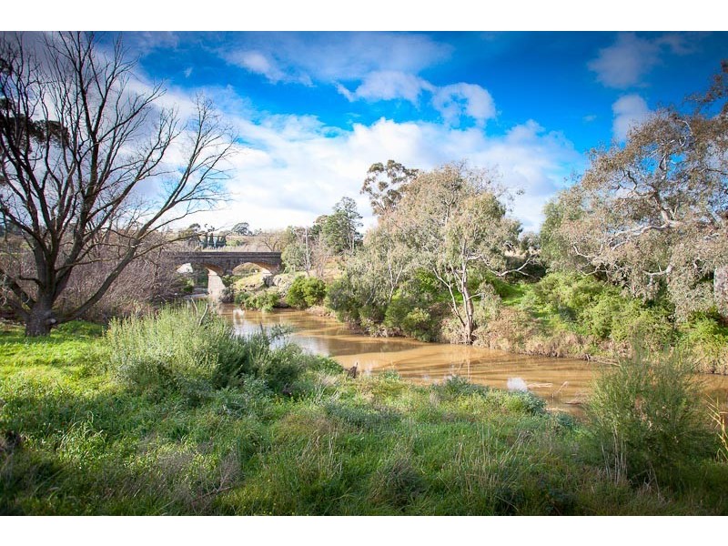 27 Powlett Street, Sunbury VIC 3429
