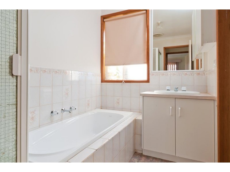 8 Thornton Avenue, Sunbury VIC 3429