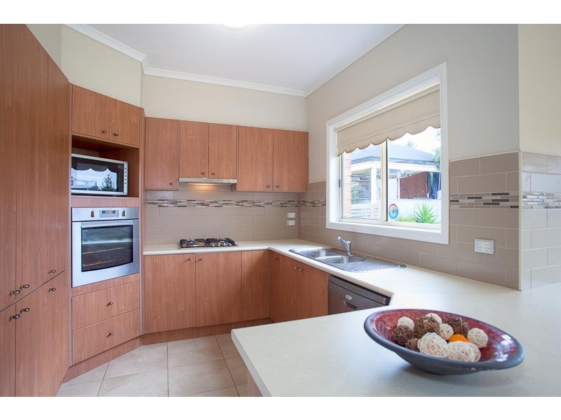 24 Oldbury Avenue, Sunbury VIC 3429