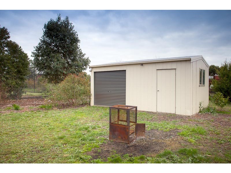 24 Oldbury Avenue, Sunbury VIC 3429