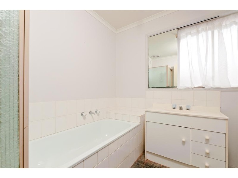 2/1 Buckmaster Street, Sunbury VIC 3429