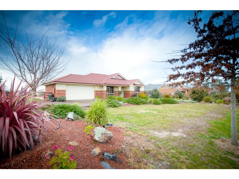 10 Rupertsdale Road, Sunbury VIC 3429