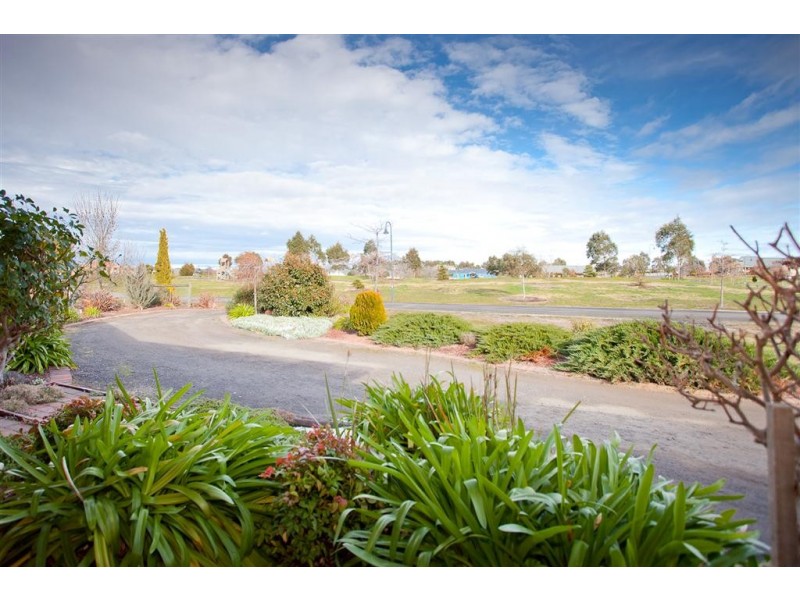 10 Rupertsdale Road, Sunbury VIC 3429
