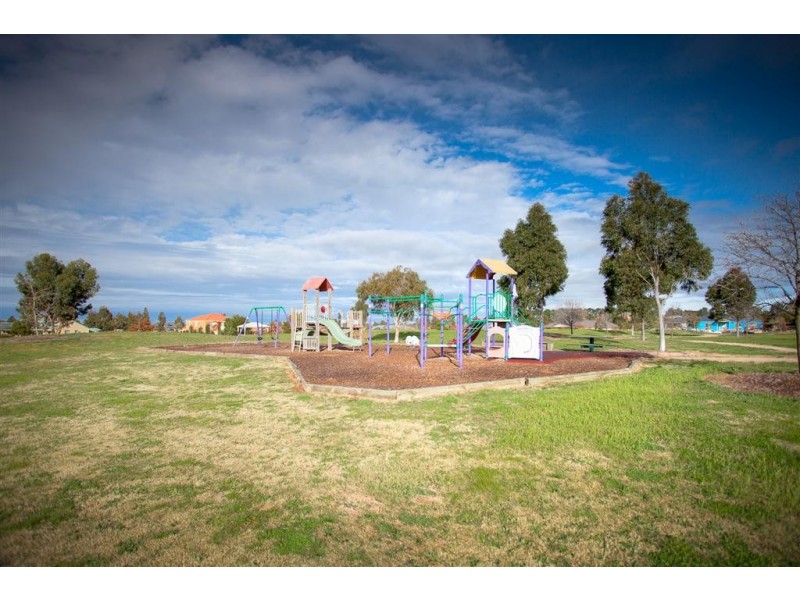 10 Rupertsdale Road, Sunbury VIC 3429