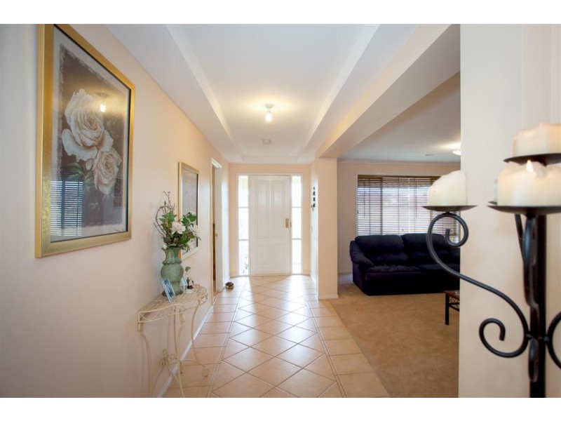 10 Rupertsdale Road, Sunbury VIC 3429