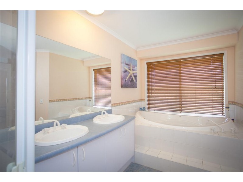 10 Rupertsdale Road, Sunbury VIC 3429