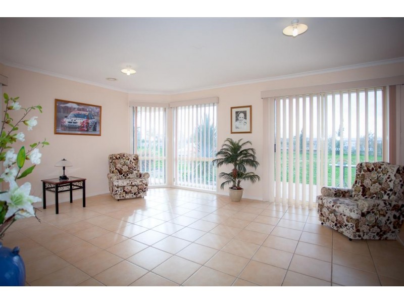 10 Rupertsdale Road, Sunbury VIC 3429