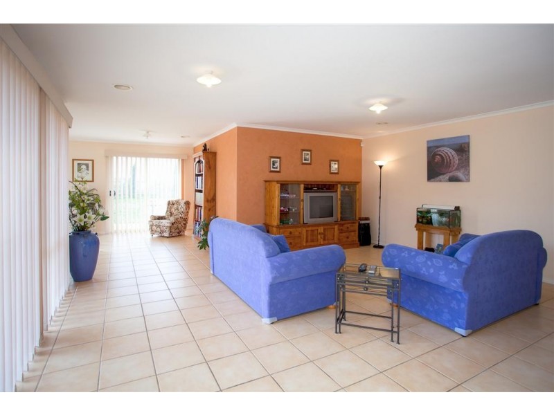 10 Rupertsdale Road, Sunbury VIC 3429