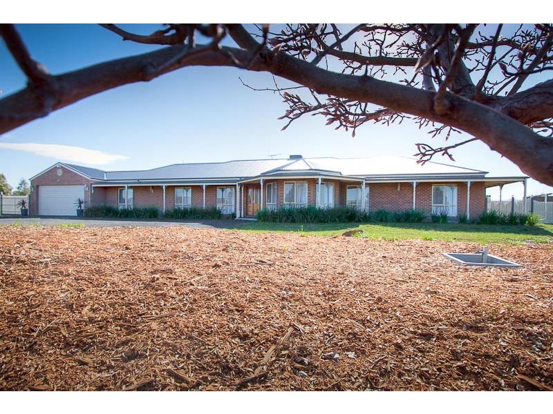 8 Cobblestone lane, Sunbury VIC 3429