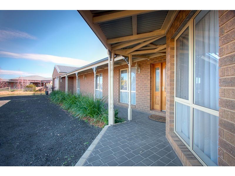 8 Cobblestone lane, Sunbury VIC 3429