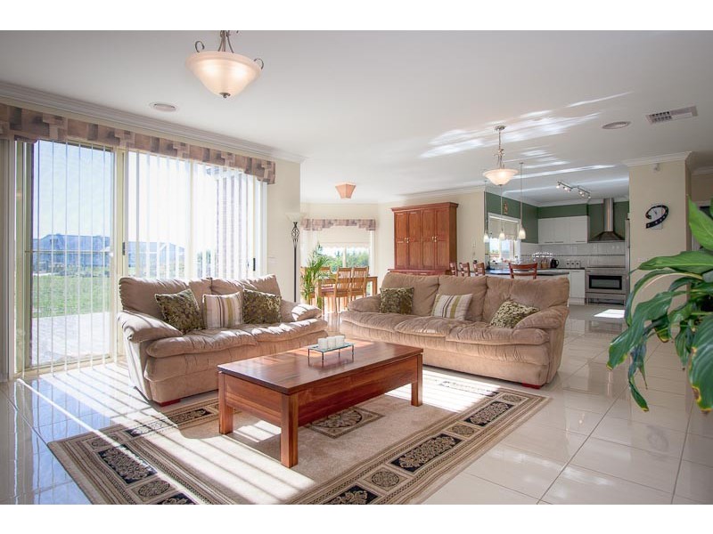 8 Cobblestone lane, Sunbury VIC 3429