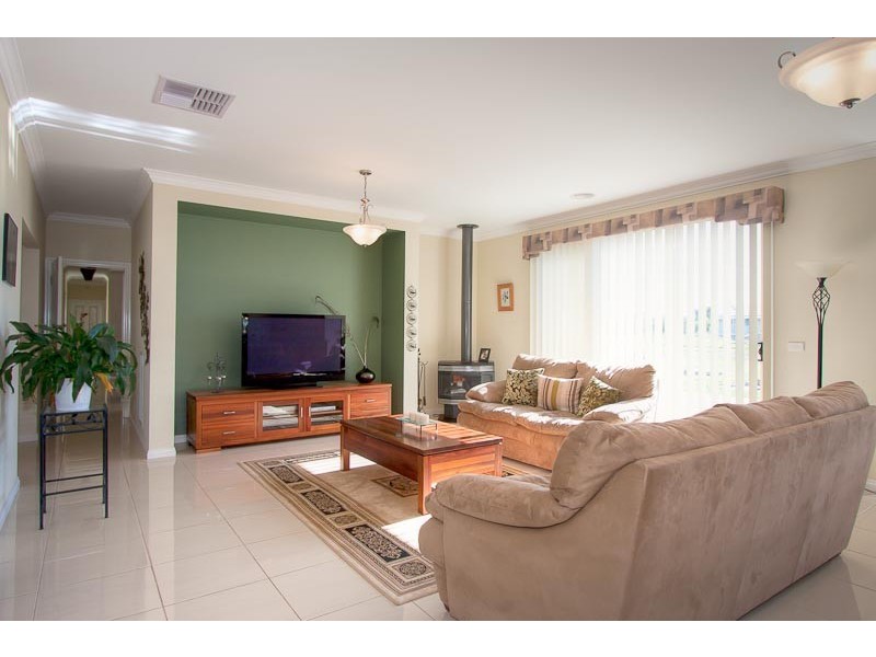 8 Cobblestone lane, Sunbury VIC 3429