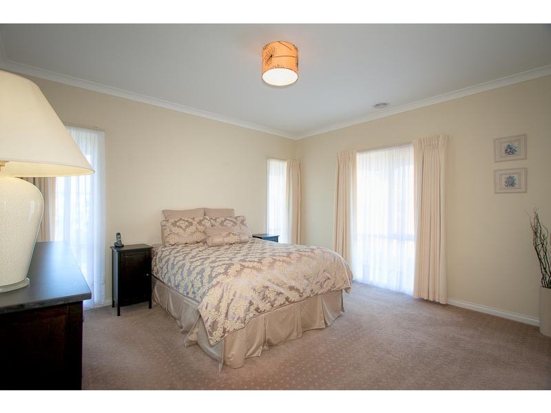 8 Cobblestone lane, Sunbury VIC 3429