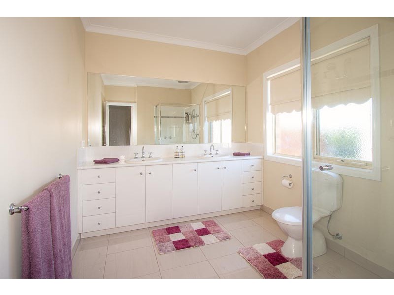 8 Cobblestone lane, Sunbury VIC 3429