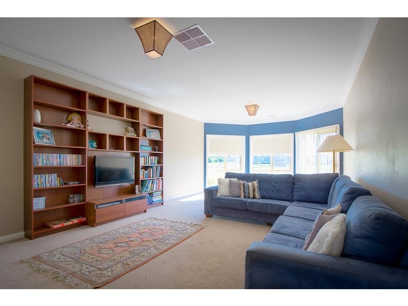 8 Cobblestone lane, Sunbury VIC 3429