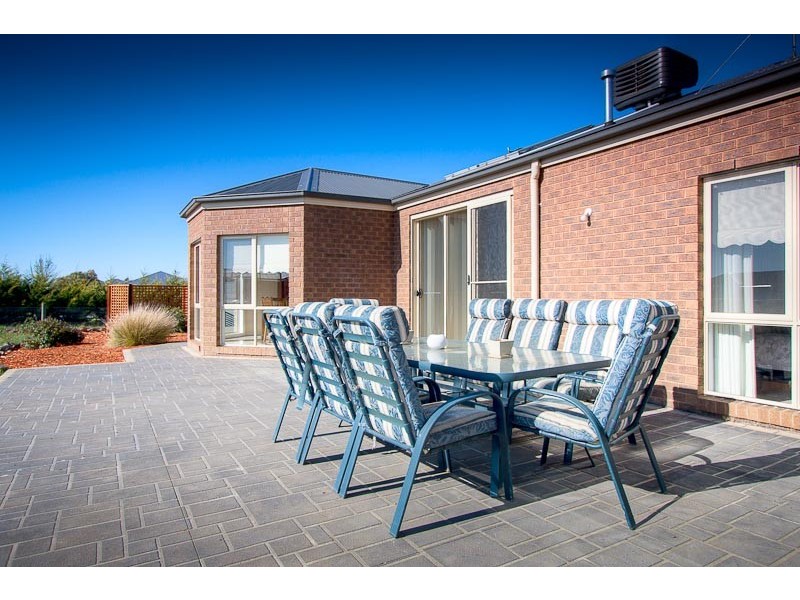 8 Cobblestone lane, Sunbury VIC 3429