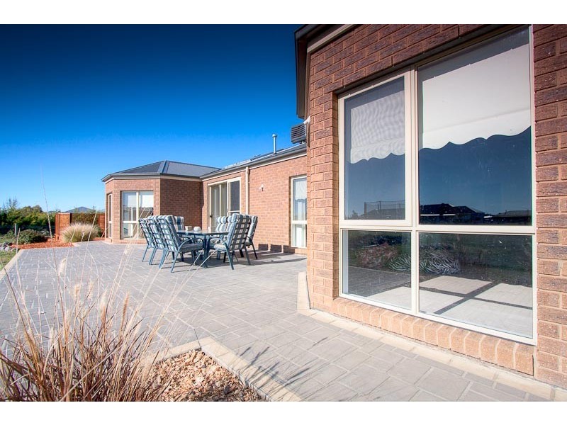 8 Cobblestone lane, Sunbury VIC 3429